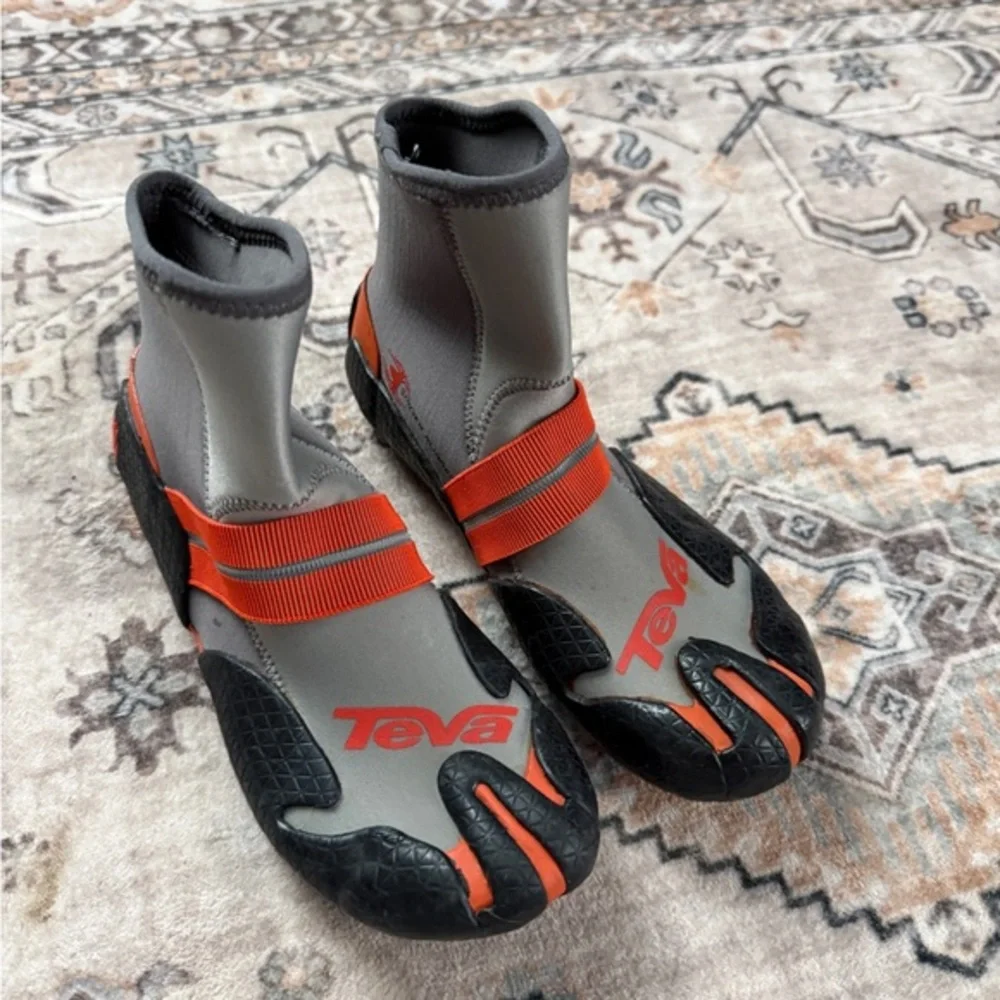 Teva P2 Technical Water Shoes‎ - Kids Size 4 (Fits Women’s 6) - Grey & Orange